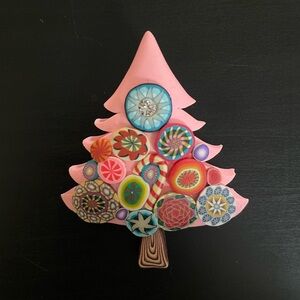 Billie Beads Medium Pink Christmas Tree Pin